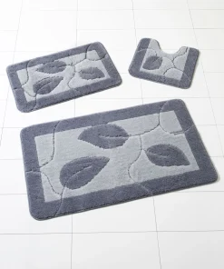 Tapis de bain motif feuilles.